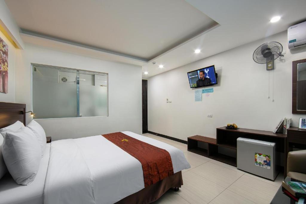 Quang Chung Hotel - 56 Le Van Thiem - By Bay Luxury Hanoi Eksteriør bilde