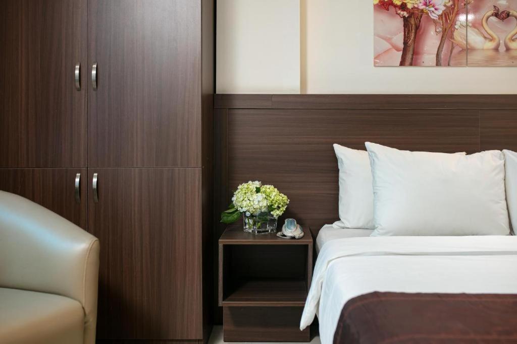 Quang Chung Hotel - 56 Le Van Thiem - By Bay Luxury Hanoi Eksteriør bilde